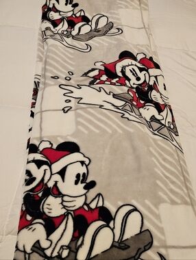 Disney Mickey & Minnie Holiday Fleece Throw